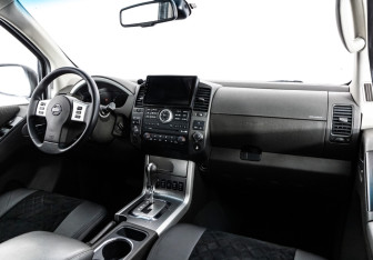 Подержанный автомобиль Nissan Pathfinder 2012 года (9 фото)