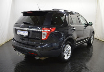 Подержанный автомобиль Ford Explorer 2015 года (4 фото)