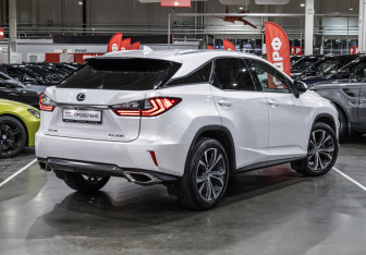 Подержанный автомобиль Lexus RX 2019 года (7 фото)