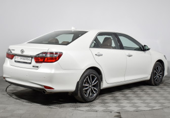 Подержанный автомобиль Toyota Camry Sedan 2017 года (5 фото)