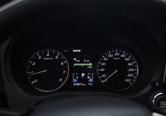 Подержанный автомобиль Mitsubishi Outlander 2021 года (14 фото)