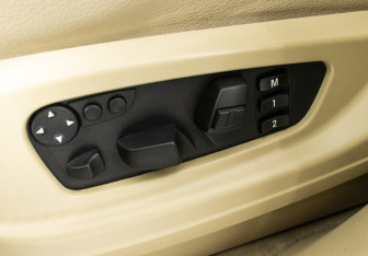 Подержанный автомобиль BMW X5 2008 года (18 фото)