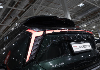 Подержанный автомобиль Geely Atlas 2024 года (6 фото)