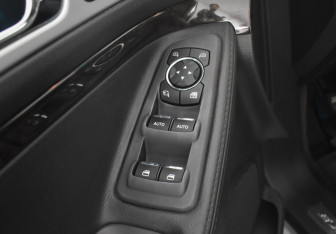 Подержанный автомобиль Ford Explorer 2015 года (21 фото)