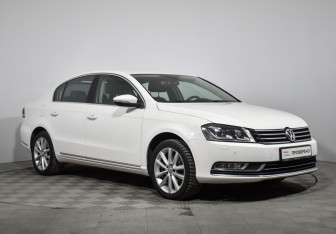 Подержанный автомобиль Volkswagen Passat Sedan 2012 года (3 фото)