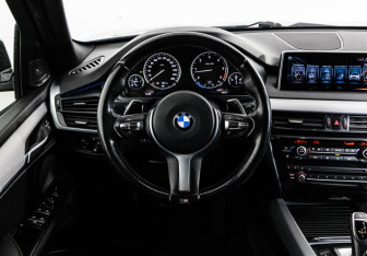 Подержанный автомобиль BMW X5 2017 года (14 фото)