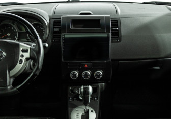 Подержанный автомобиль Nissan X-Trail 2010 года (14 фото)