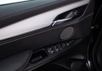 Подержанный автомобиль BMW X6 2017 года (22 фото)