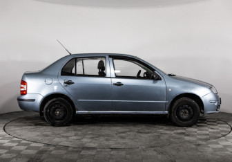 Подержанный автомобиль Skoda Fabia Hatchback 2004 года (4 фото)