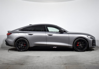 Подержанный автомобиль Audi A5 Liftback 2025 года (4 фото)