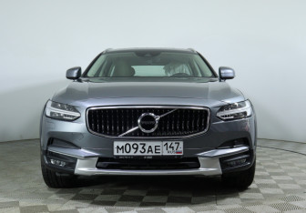 Подержанный автомобиль Volvo V90 Cross Country 2017 года (2 фото)