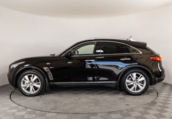 Подержанный автомобиль Infiniti QX70 2014 года (8 фото)