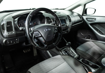 Подержанный автомобиль Kia Cerato Sedan 2017 года (11 фото)