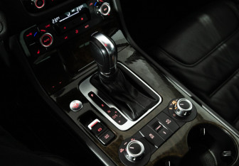 Подержанный автомобиль Volkswagen Touareg 2013 года (18 фото)