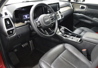 Подержанный автомобиль Kia Sorento 2022 года (10 фото)