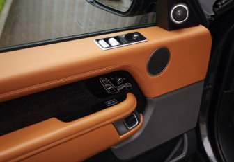 Подержанный автомобиль Land Rover Range Rover 2019 года (26 фото)