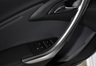 Подержанный автомобиль Opel Astra Hatchback 2014 года (10 фото)