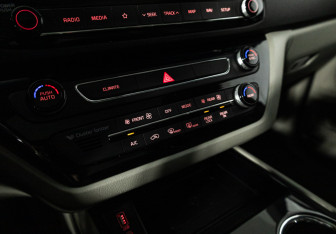 Подержанный автомобиль Kia Carnival 2019 года (18 фото)