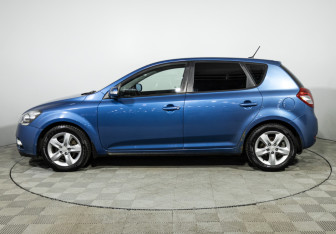 Подержанный автомобиль Kia Ceed Hatchback 2011 года (8 фото)