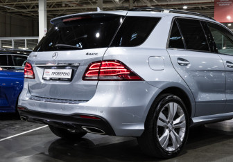 Подержанный автомобиль Mercedes-Benz GLE 2016 года (7 фото)