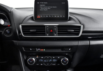Подержанный автомобиль Mazda 3 Sedan 2014 года (16 фото)
