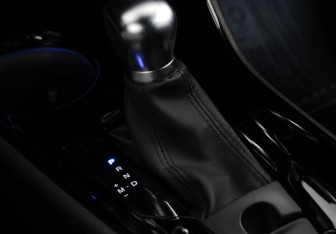 Подержанный автомобиль Toyota C-HR 2021 года (18 фото)