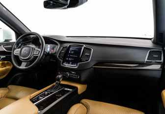 Подержанный автомобиль Volvo XC90 2018 года (10 фото)