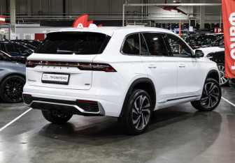 Подержанный автомобиль Geely Monjaro 2024 года (7 фото)