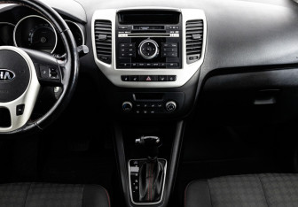 Подержанный автомобиль Kia Venga 2016 года (12 фото)