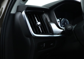 Подержанный автомобиль Volvo V90 Cross Country 2017 года (23 фото)