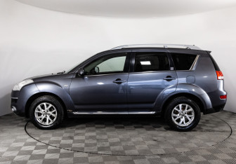 Подержанный автомобиль Citroen C-Crosser 2008 года (8 фото)