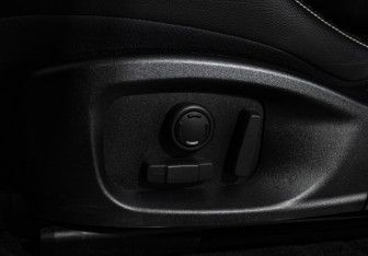 Подержанный автомобиль Jaguar E-Pace 2019 года (16 фото)