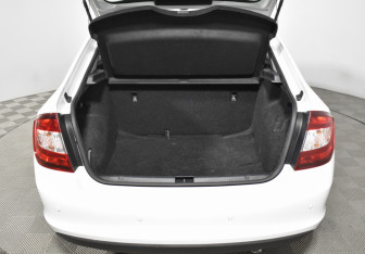 Подержанный автомобиль Skoda Rapid Liftback 2018 года (19 фото)