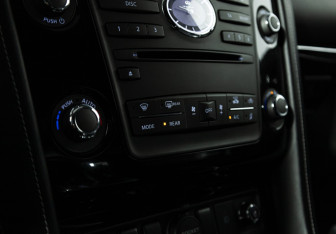 Подержанный автомобиль Infiniti QX80 2014 года (22 фото)