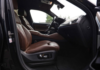 Подержанный автомобиль BMW X6 2021 года (32 фото)
