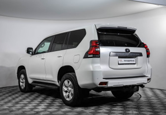 Подержанный автомобиль Toyota Land Cruiser Prado 2020 года (7 фото)