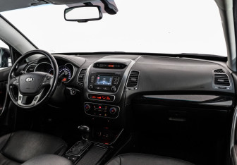 Подержанный автомобиль Kia Sorento 2017 года (9 фото)