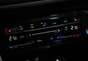 Подержанный автомобиль Volkswagen Tiguan 2021 года (17 фото)