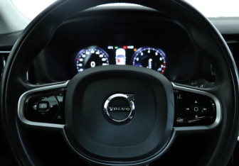 Подержанный автомобиль Volvo S60 2020 года (19 фото)