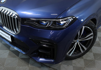 Подержанный автомобиль BMW X7 2020 года (10 фото)