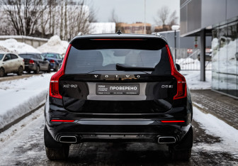 Подержанный автомобиль Volvo XC90 2019 года (6 фото)