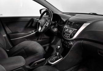 Подержанный автомобиль Hyundai Solaris Sedan 2013 года (13 фото)