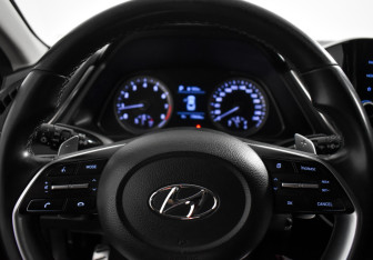 Подержанный автомобиль Hyundai Sonata 2021 года (17 фото)