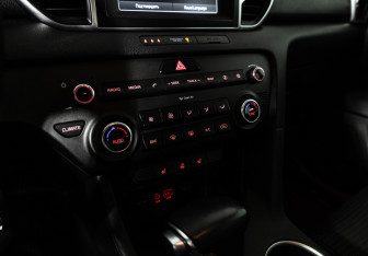 Подержанный автомобиль Kia Sportage 2017 года (17 фото)