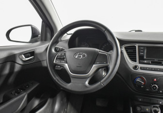 Подержанный автомобиль Hyundai Solaris Sedan 2021 года (14 фото)