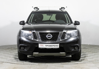 Подержанный автомобиль Nissan Terrano 2014 года (2 фото)