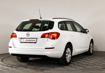 Подержанный автомобиль Opel Astra Wagon 2012 года (5 фото)