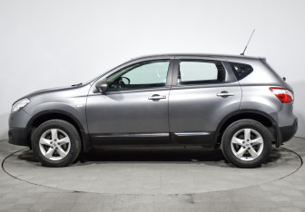 Подержанный автомобиль Nissan Qashqai 2012 года (8 фото)