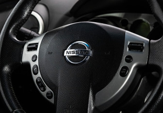 Подержанный автомобиль Nissan Qashqai 2007 года (11 фото)