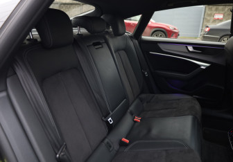 Подержанный автомобиль Audi A7 2018 года (12 фото)